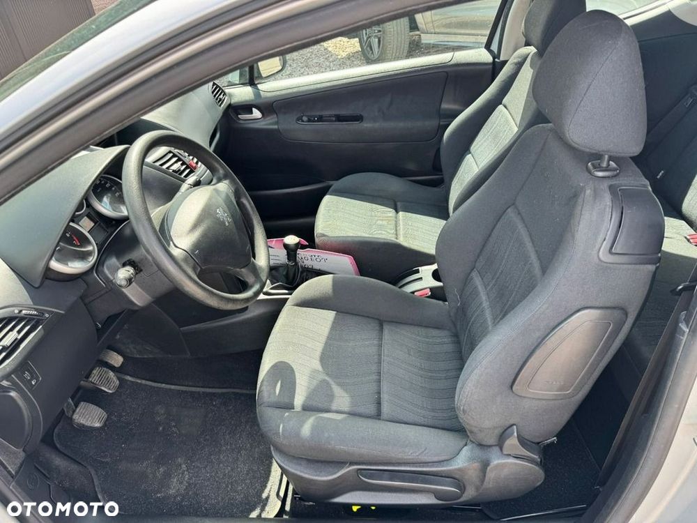 Peugeot 207 - 10