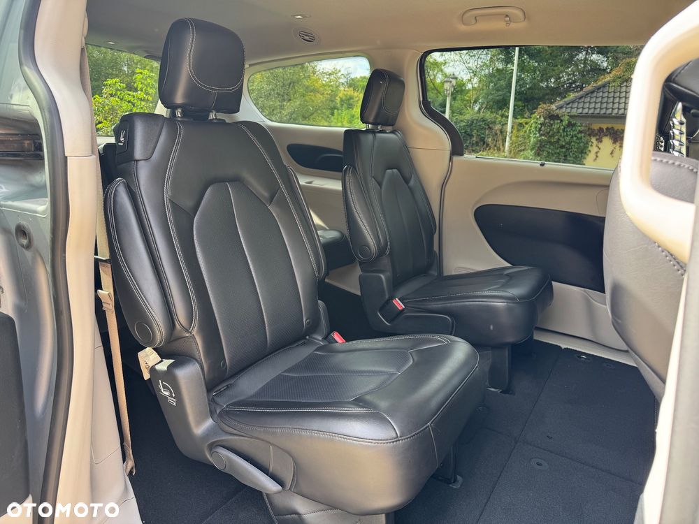Chrysler Pacifica - 23