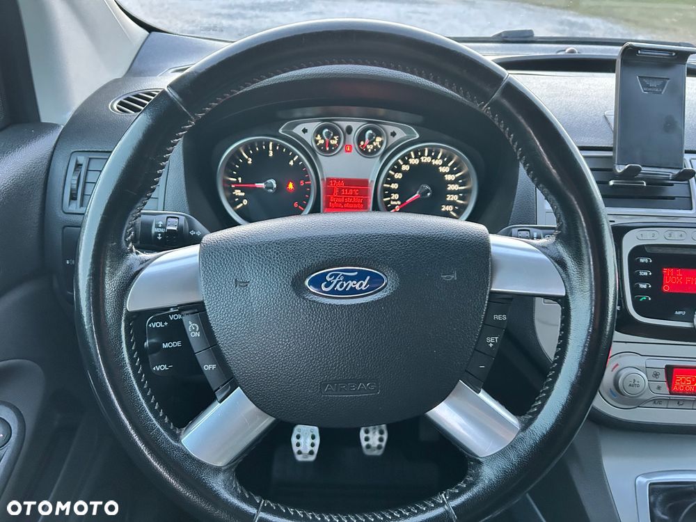 Ford Kuga 2.0 TDCi 4x4 Titanium - 10