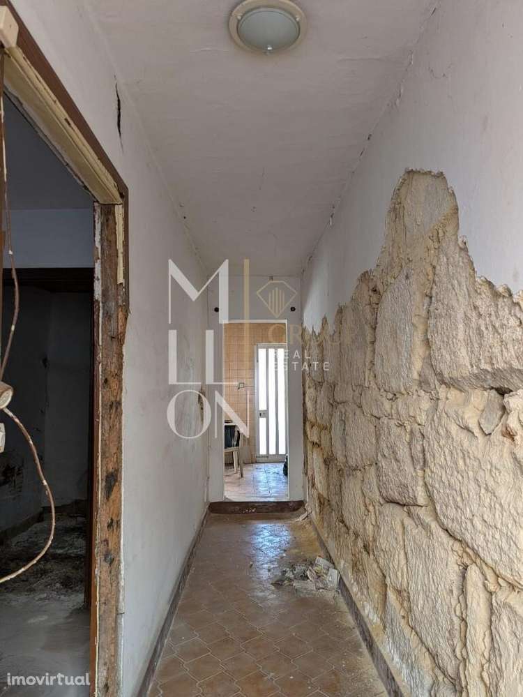 Oportunidade Única – Casa para Remodelação com Projeto Aprovado! - Grande imagem: 5/15