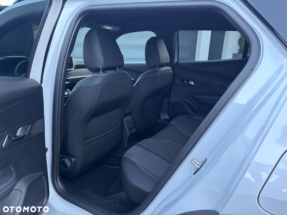 Peugeot 2008 1.2 PureTech Active S&S EAT8 - 20