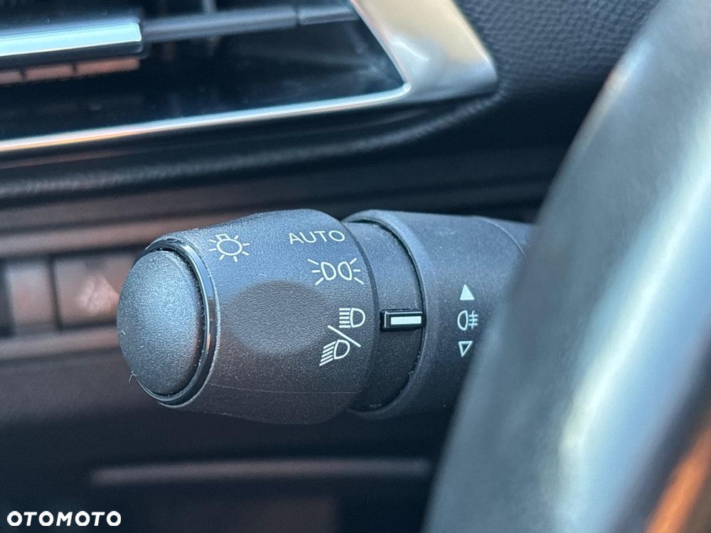 Peugeot 3008 1.5 BlueHDi Active S&S EAT8 - 28