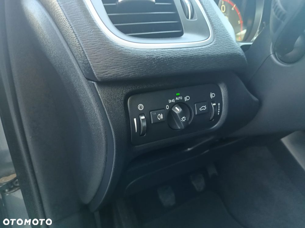 Volvo V40 D3 - 21