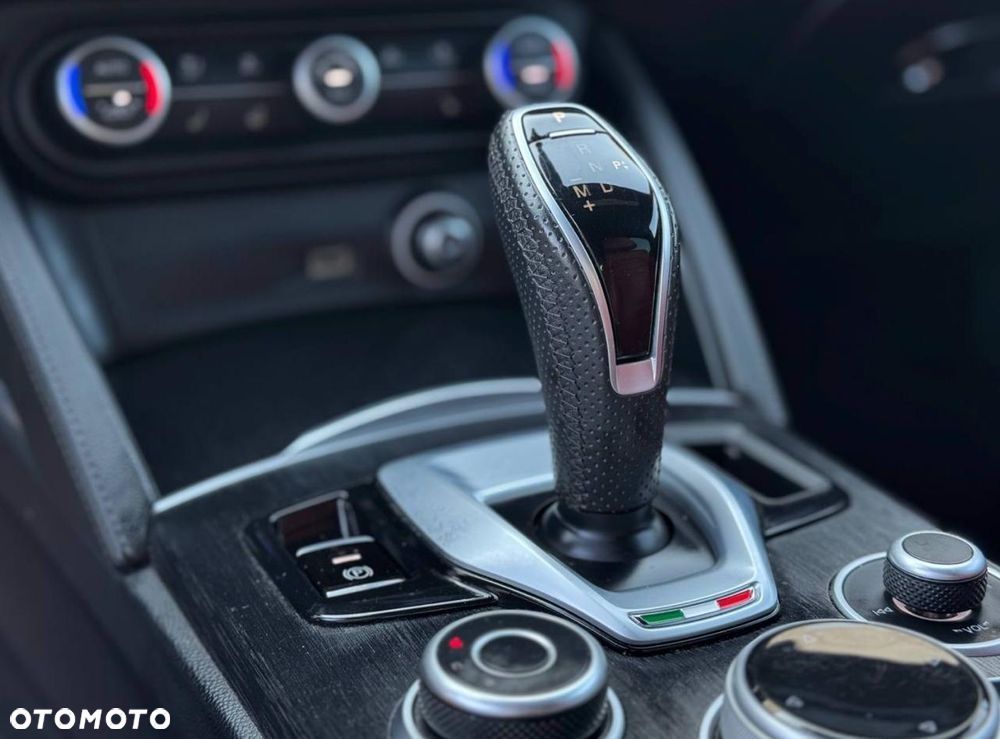 Alfa Romeo Stelvio 2.0 Turbo Sprint Q4 - 9
