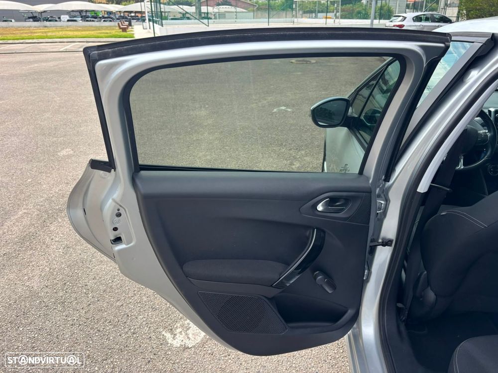 Peugeot 208 1.2 PureTech Style - 59