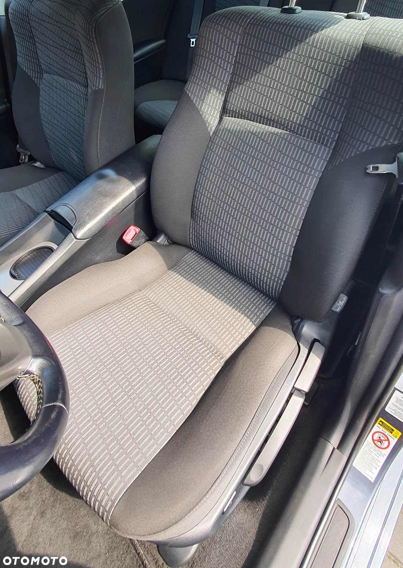 Toyota Avensis 1.8 Sol plus NAVI - 14