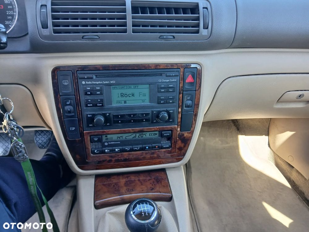 Volkswagen Passat 2.5 TDI V6 Comfortline - 6