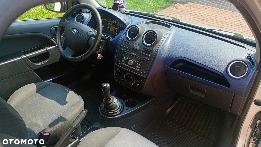 Ford Fiesta 2006 photo 4