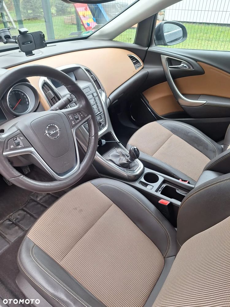 Opel Astra 1.4 T Essentia - 12