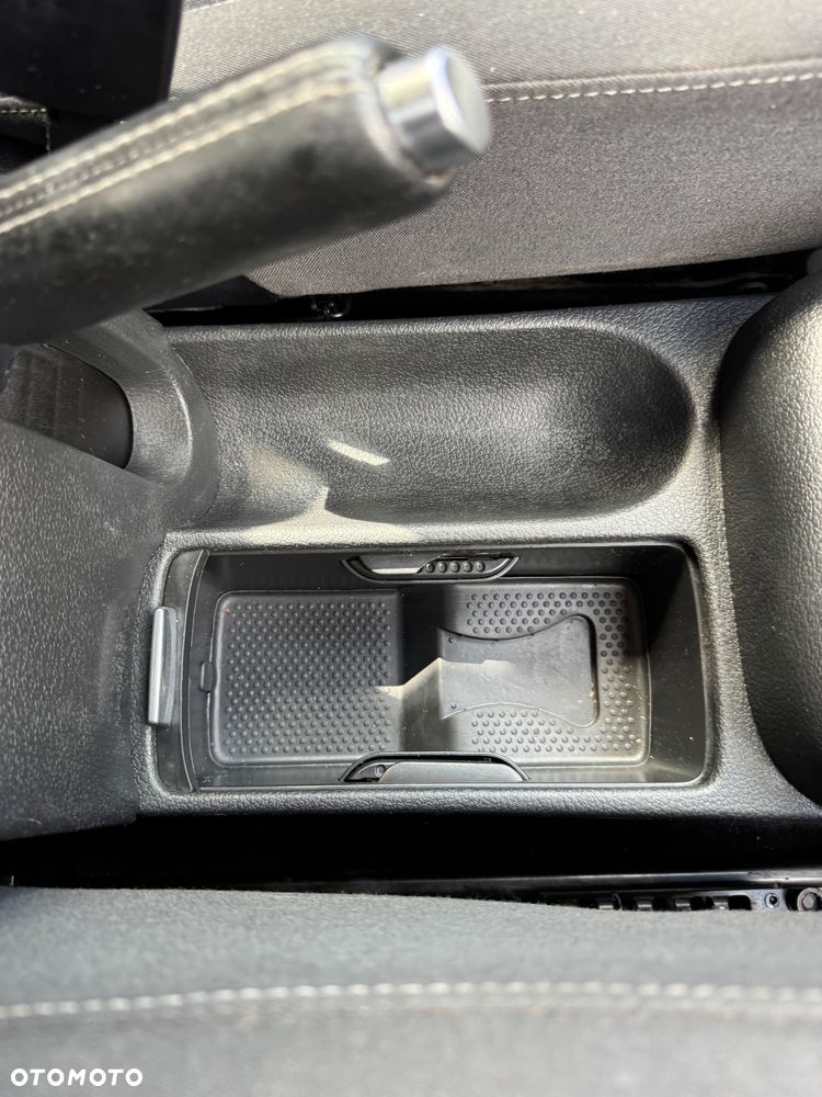 Volkswagen Golf Plus 1.6 TDI DPF BlueMotion Technology Team - 25