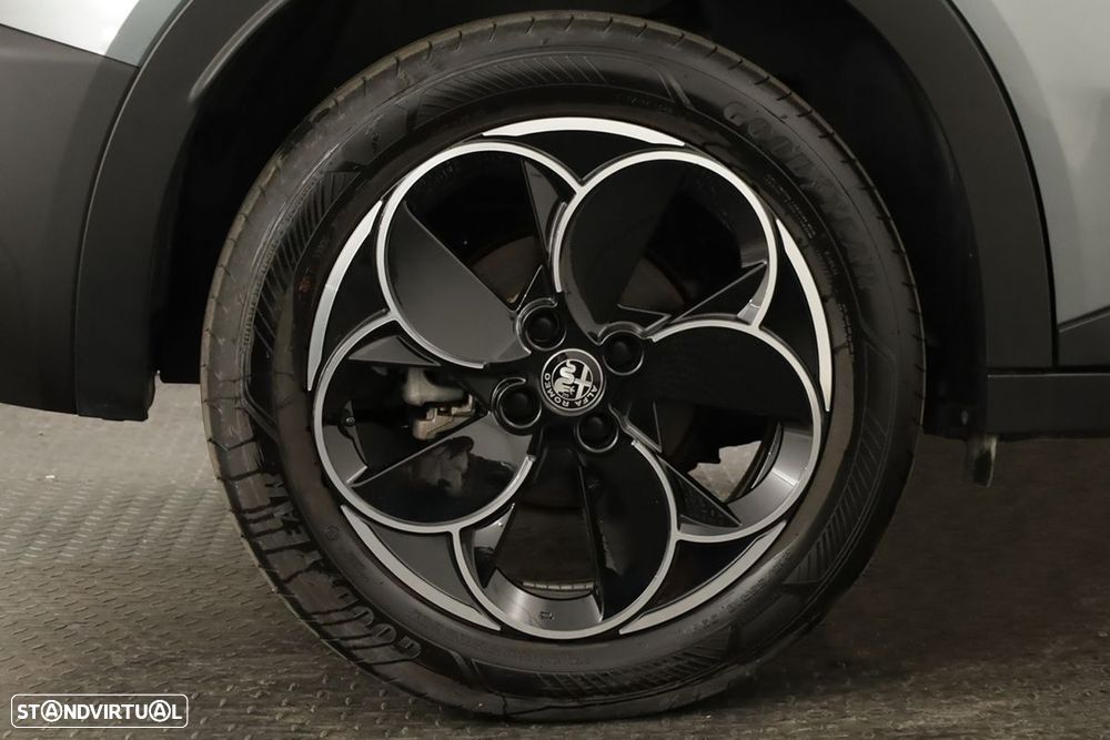 Alfa Romeo Junior Elletrica 50 kWh - 5