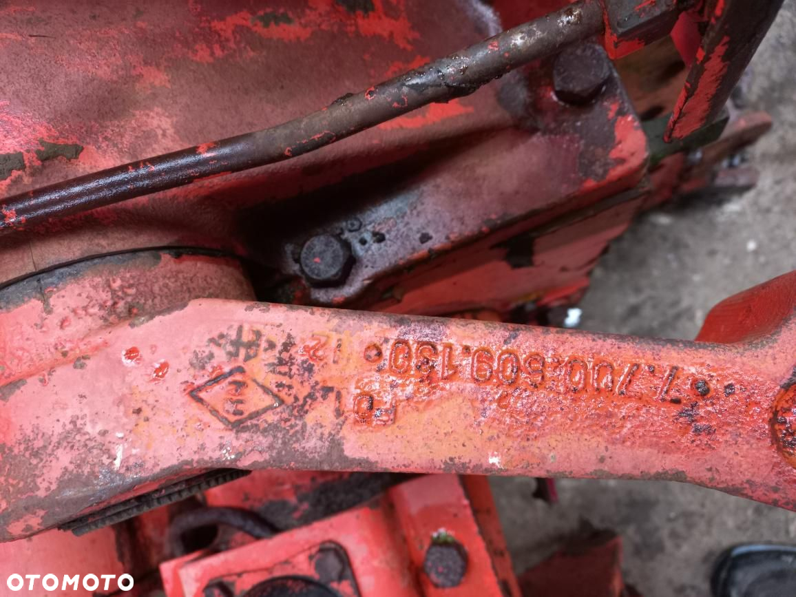 CZĘŚCI RENAULT 651,681,751,851,551,SKRZYNIA,most,widełki ,tryb,atak,koło zębate,obudowa skrzyni,podnośnik,sekcja hydrauliki,wom,wałek,ramie podnośnika.korpus,wodzik,widełki,tryb 1,2,3,4, biegu,wsteczny.mvm - 5