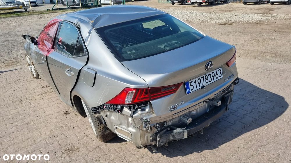 Lexus IS 300h Elegance - 18