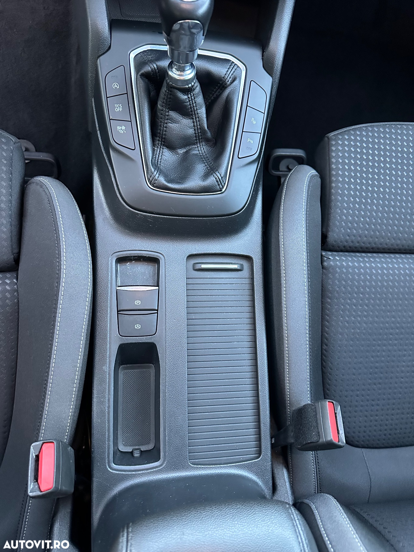 Ford Focus 2.0 EcoBlue Start-Stopp-System TITANIUM - 35