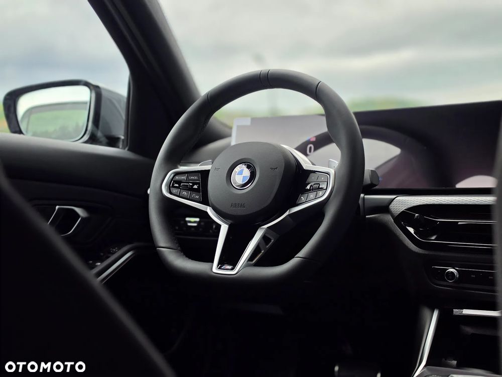 BMW Seria 3 330i xDrive M Sport sport - 32