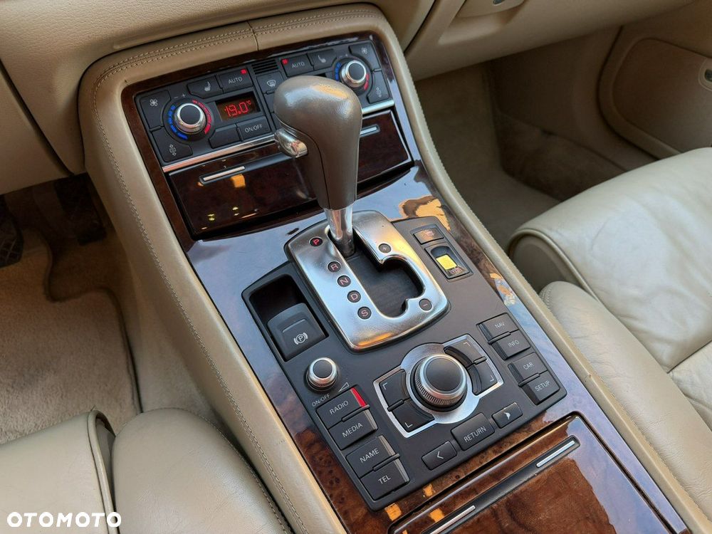 Audi A8 - 13