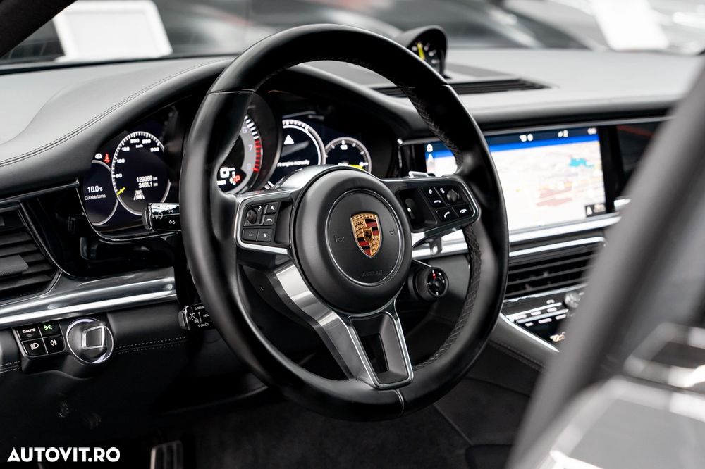 Porsche Panamera 4 E-Hybrid - 32