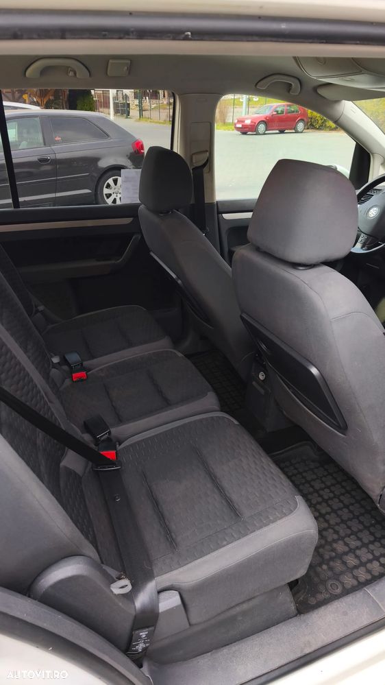 Volkswagen Touran - 8