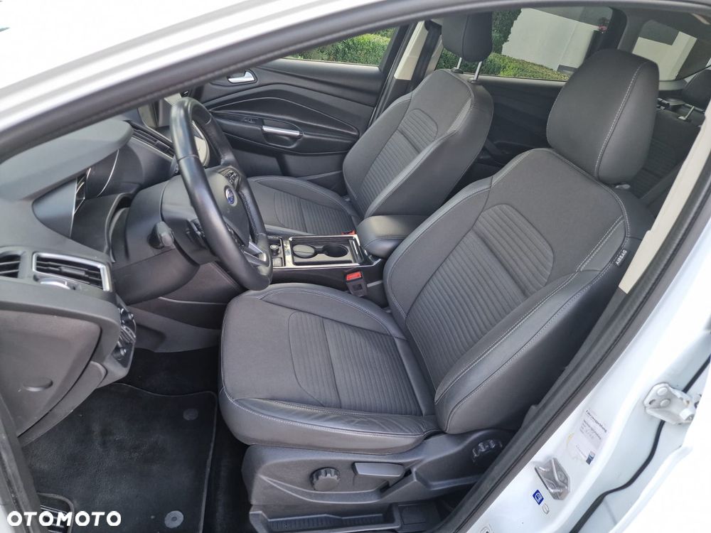 Ford Kuga 2.0 TDCi 2x4 Titanium - 23