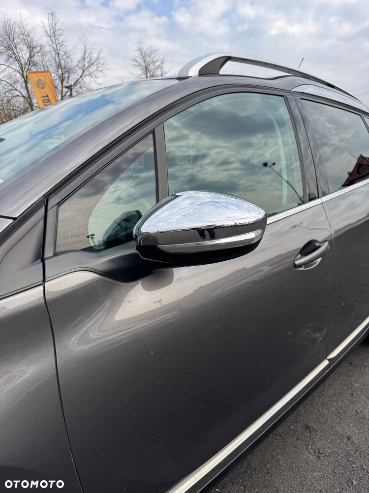 Peugeot 2008 1.2 Pure Tech GPF Signature S&S EAT6 - 36