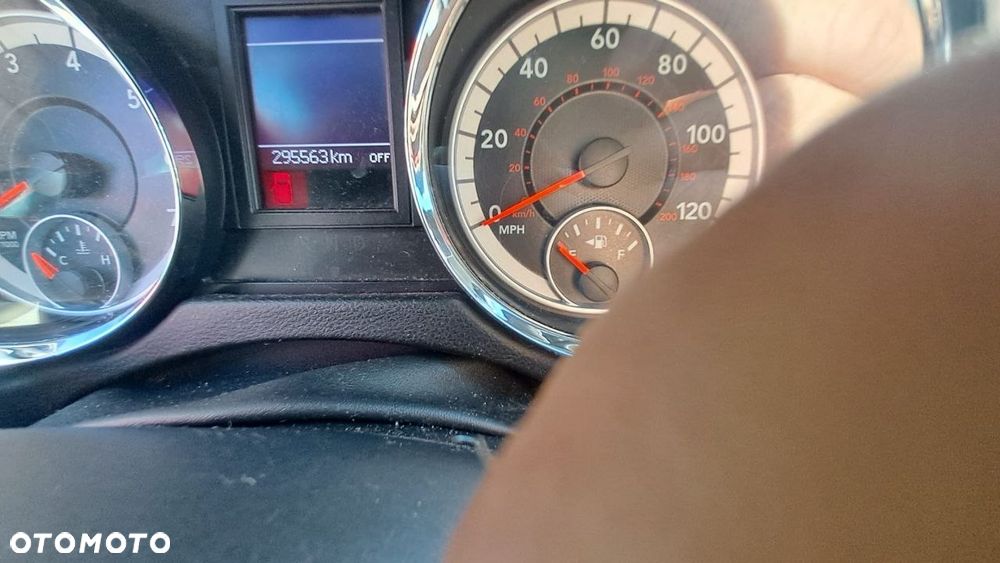 Dodge Grand Caravan - 2