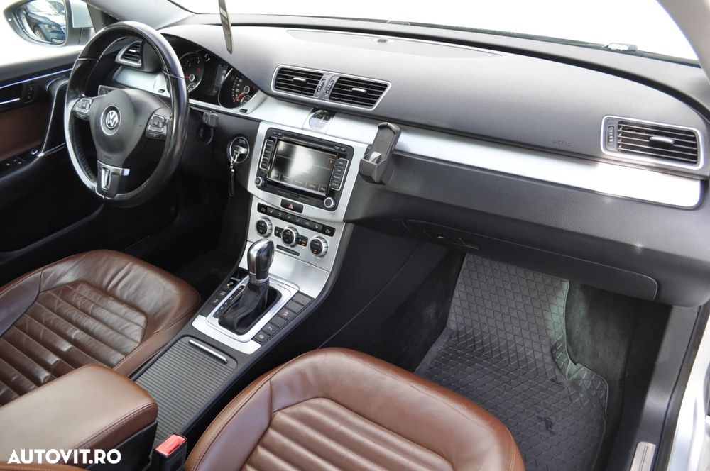 Volkswagen Passat Variant 2.0 TDI Blue TDI DSG Highline - 23