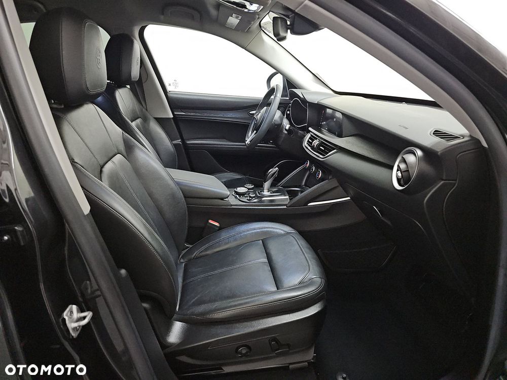 Alfa Romeo Stelvio 2.0 Turbo 16V AT8-Q4 Ti - 8