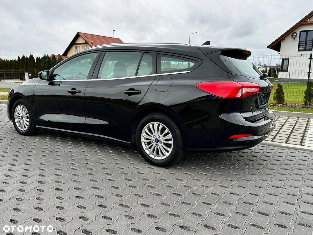 Ford Focus SW - 21