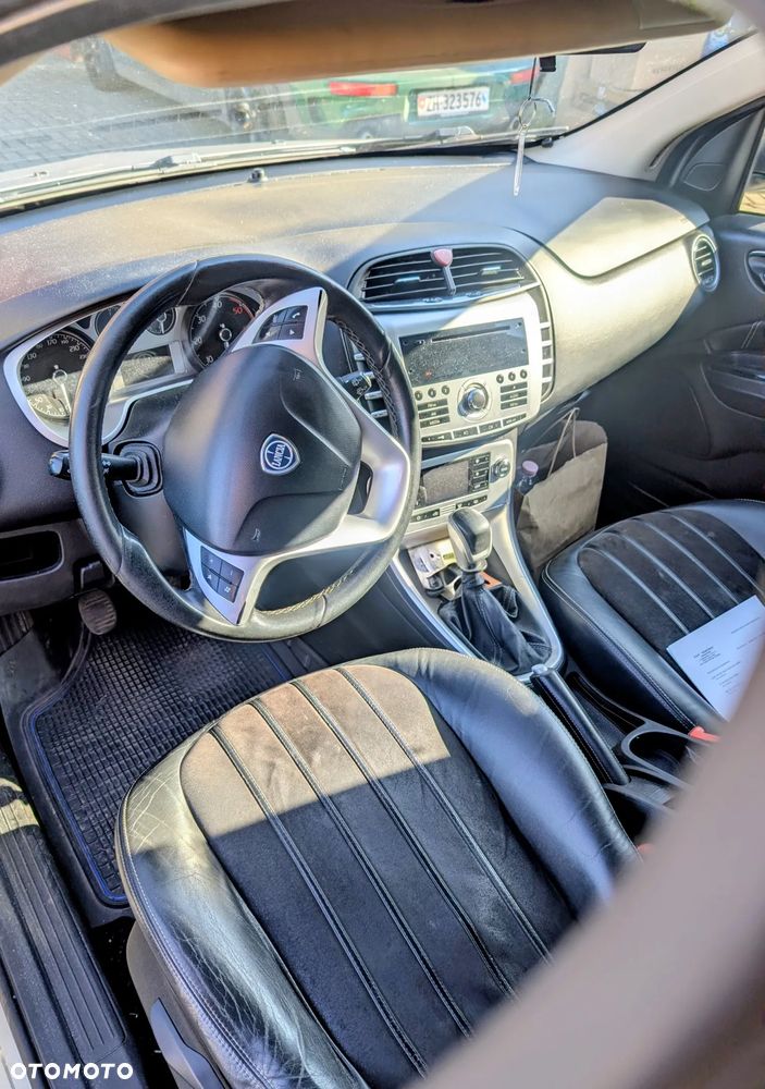 Lancia Delta 1.6 MJ Platino - 9