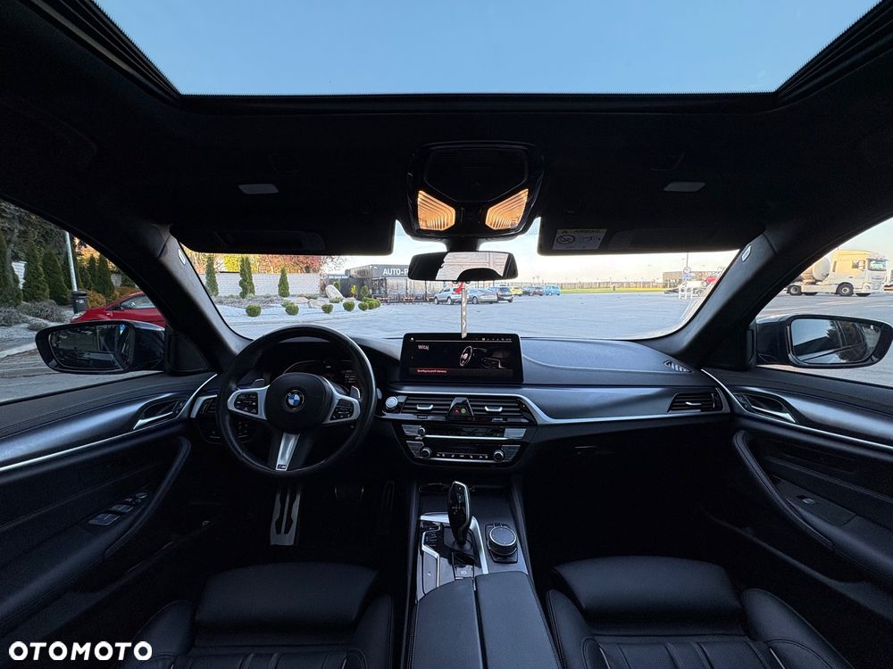 BMW Seria 5 530d xDrive mHEV - 10