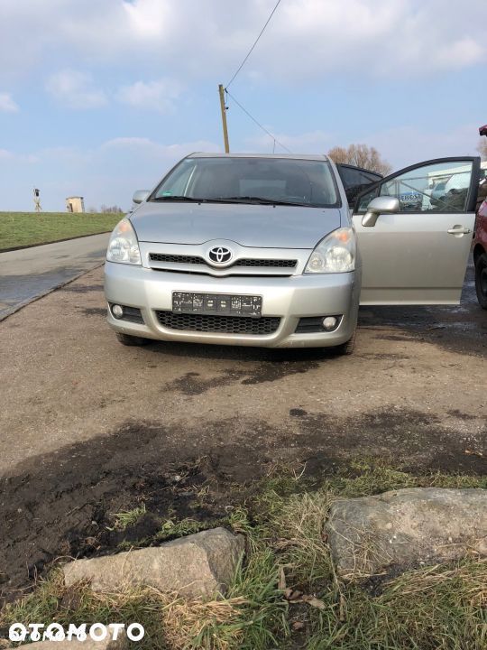 TOYOTA COROLLA VERSO MASKA PRZÓD - 1