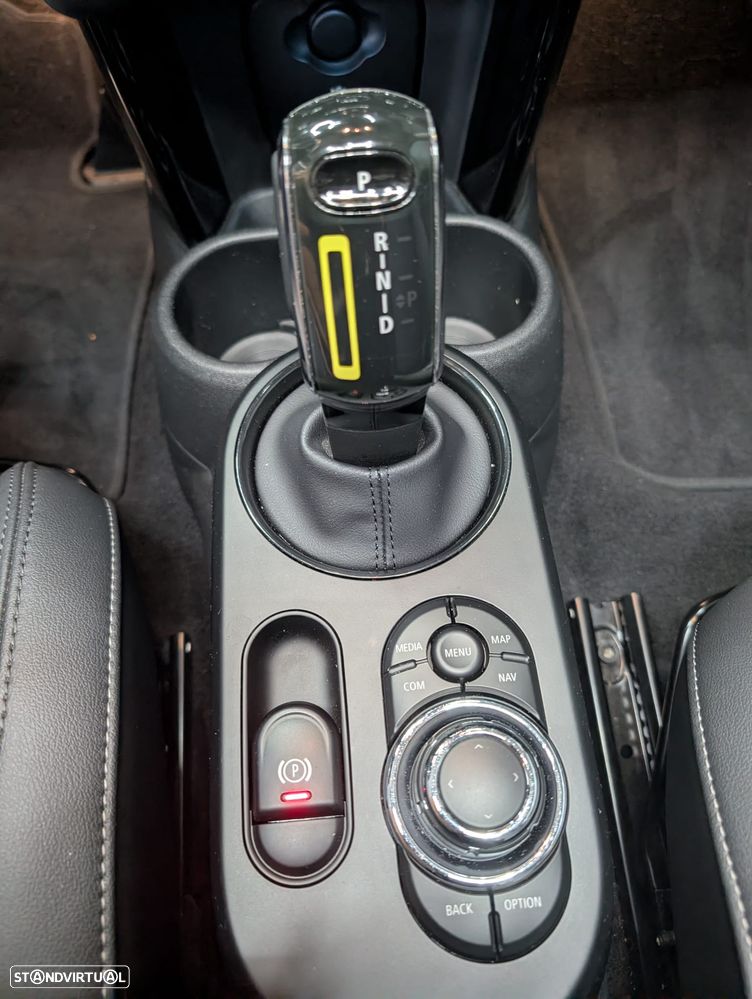 MINI 3 Portas Cooper SE Premium Extra Essential - 36