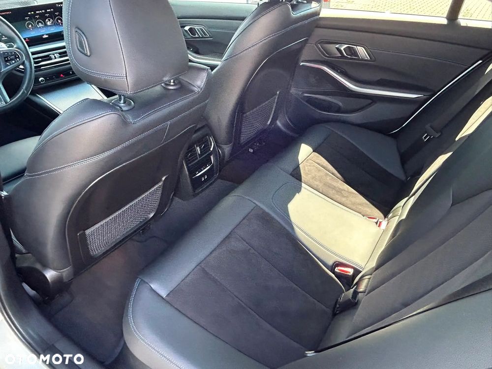 BMW Seria 3 318i M Sport - 16