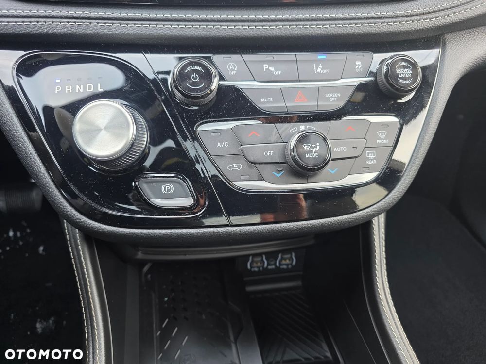 Chrysler Pacifica - 27