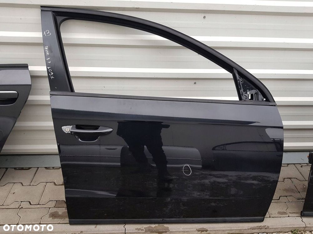 VW PASSAT B7 10-14r DRZWI PRAWE PRZÓD PRZEDNIE LC9X