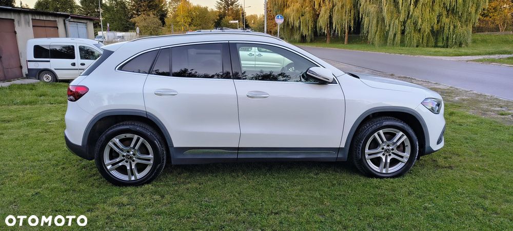 Mercedes-Benz GLA - 24