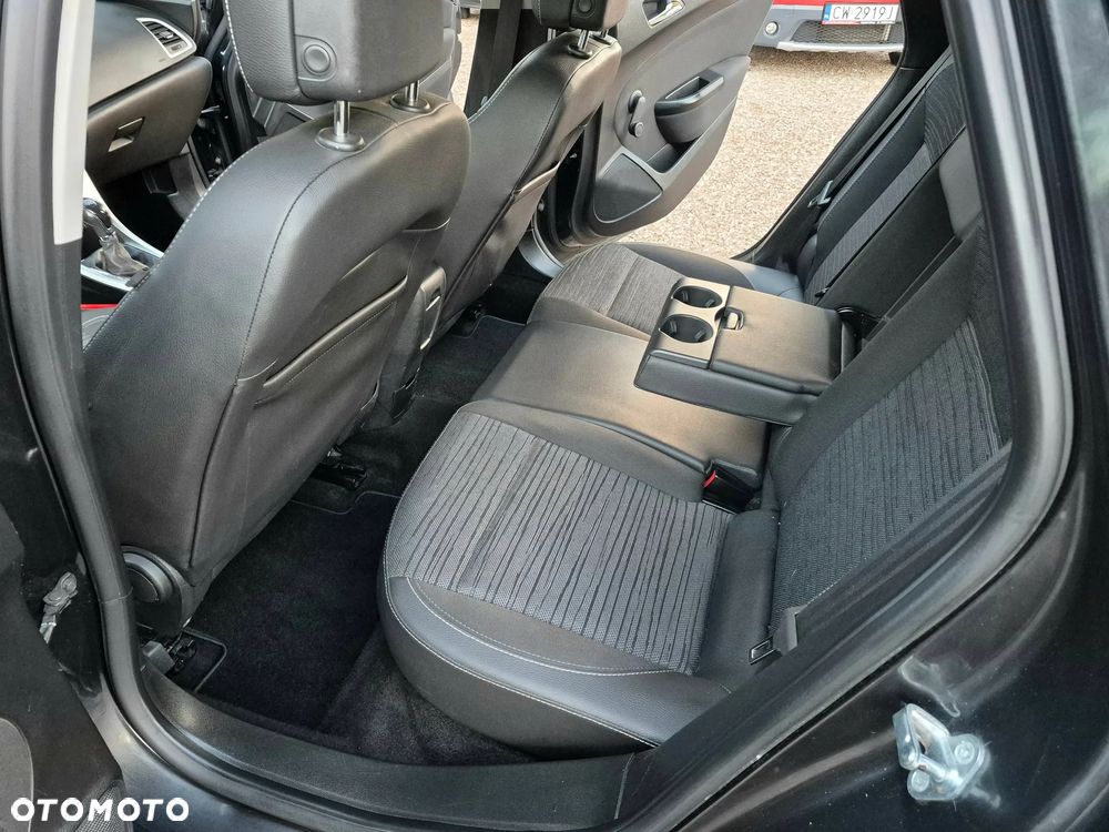 Opel Astra 1.4 Turbo 150 Jahre - 16