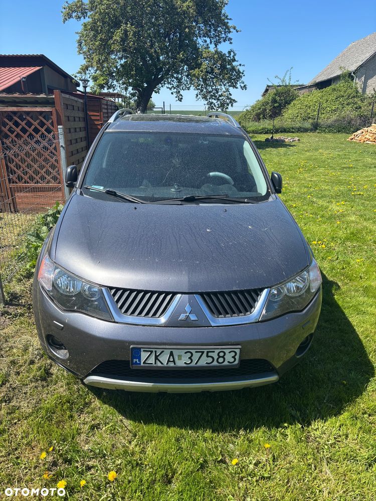 Mitsubishi Outlander - 2