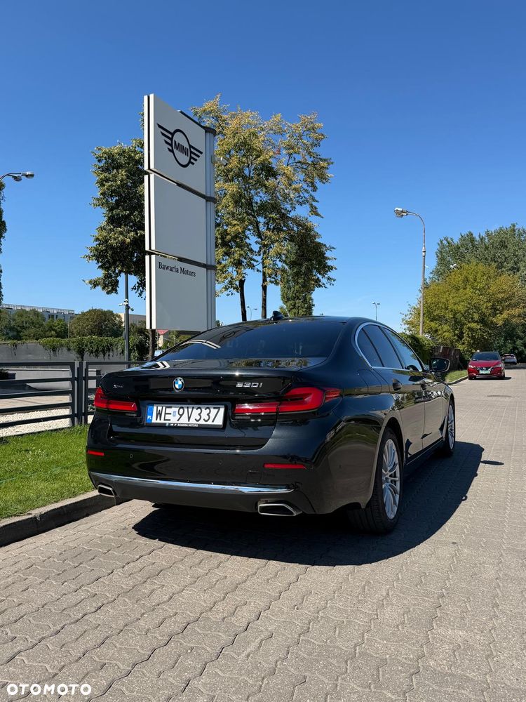 BMW Seria 5 530i xDrive Luxury Line - 4