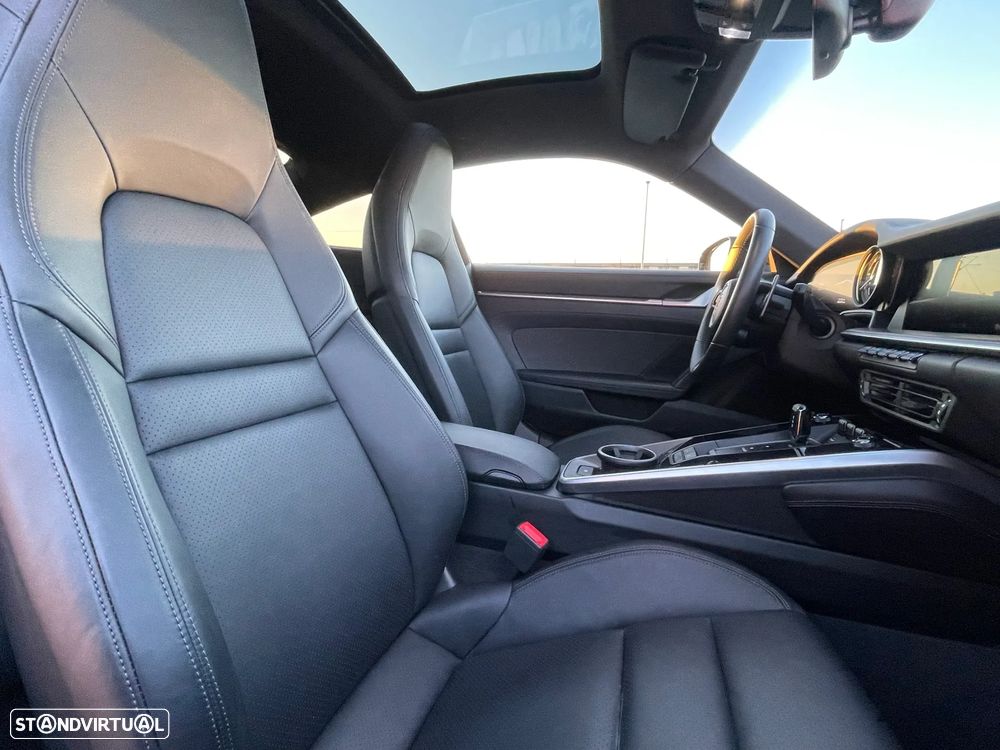 Porsche 911 (992) Carrera 4S PDK - 32