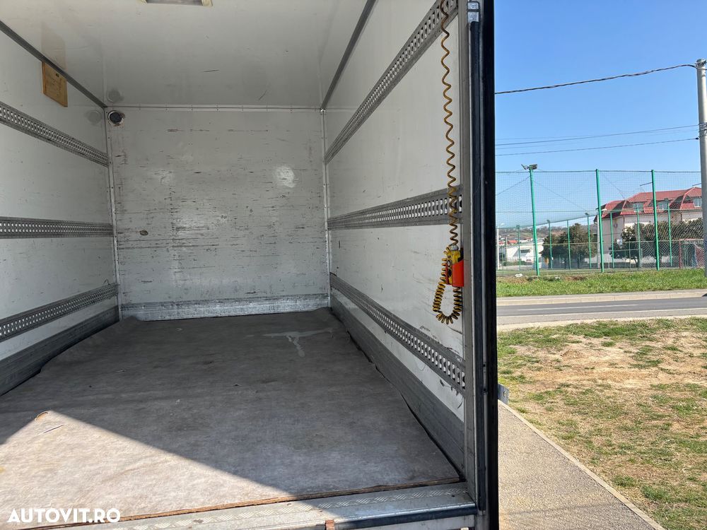 Mercedes-Benz Sprinter - 12