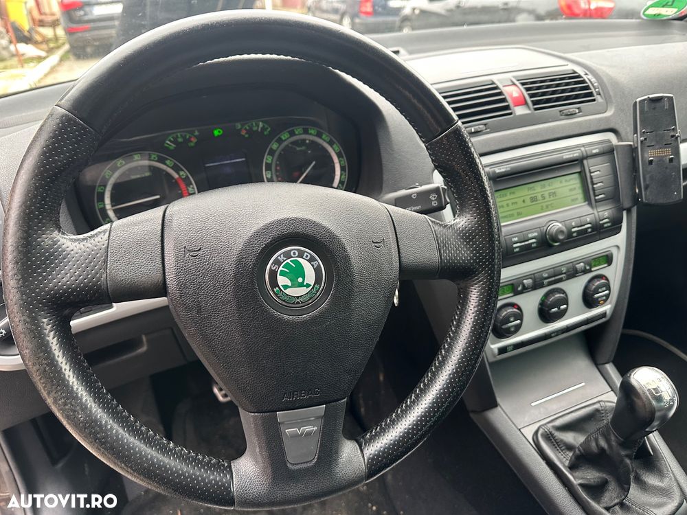 Skoda Octavia Combi 2.0 TDI CR DPF RS - 8