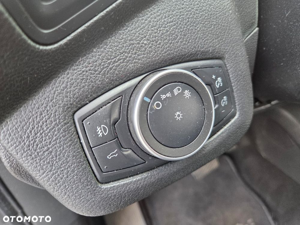 Ford Kuga - 25
