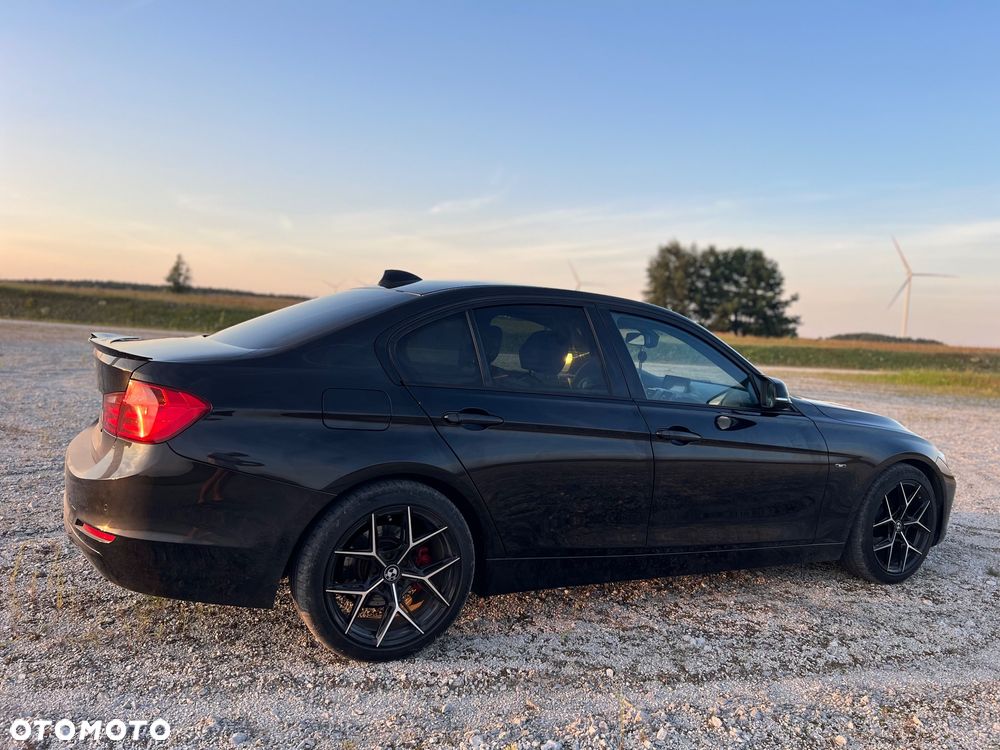 BMW Seria 3 320d Efficient Dynamics Sport Line - 9