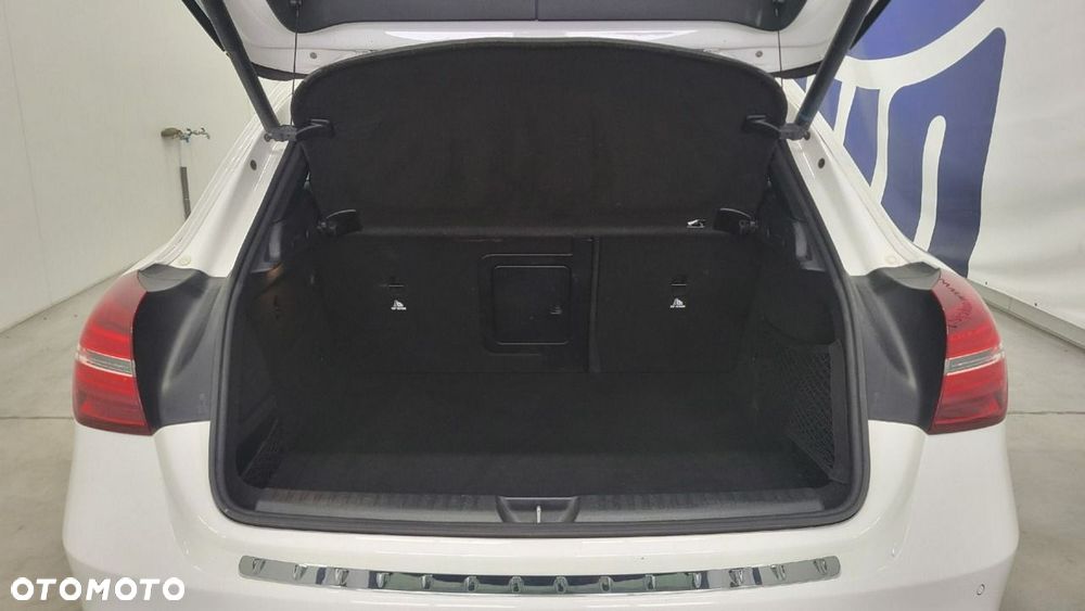 Mercedes-Benz GLA - 24