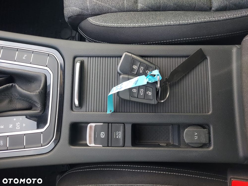 Volkswagen Passat 2.0 TDI SCR Style DSG - 18