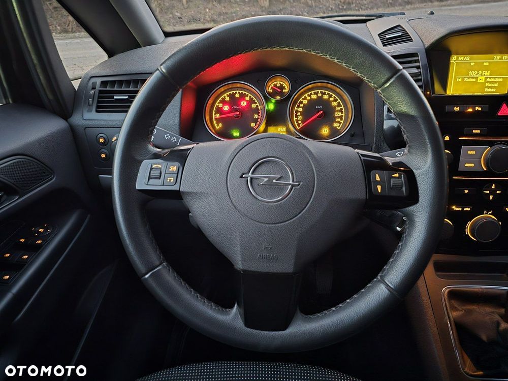 Opel Zafira 1.8 Cosmo - 28