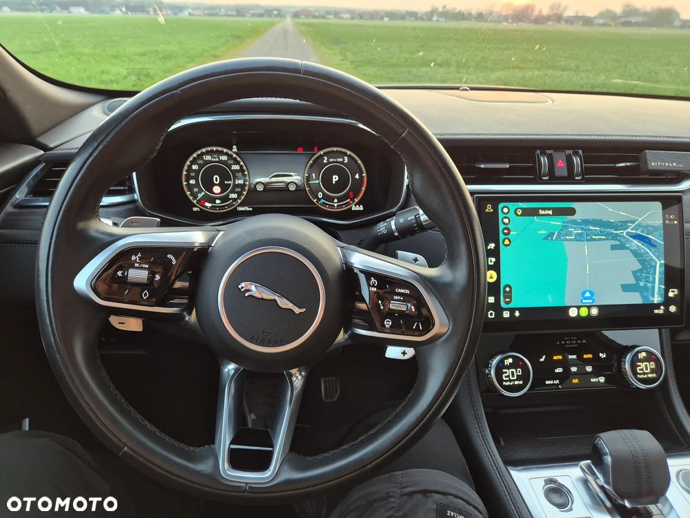 Jaguar F-Pace 2.0 D200 mHEV AWD SE - 8