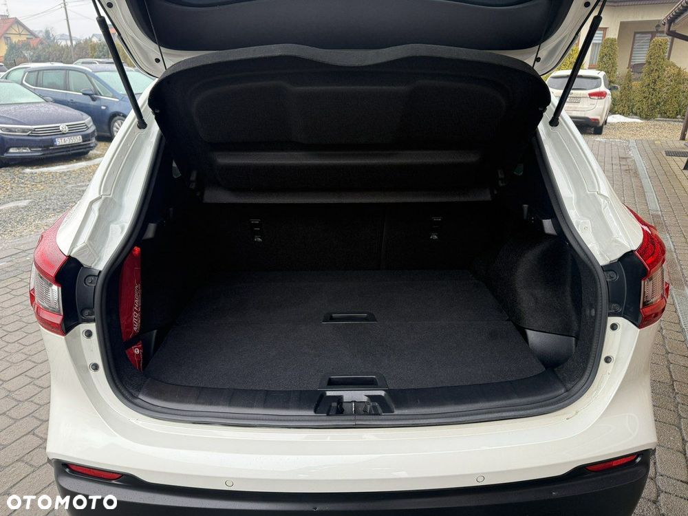 Nissan Qashqai 1.6 DIG-T N-Connecta - 27