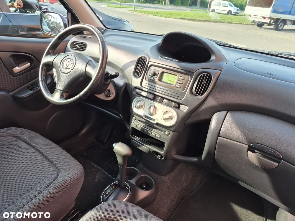 Toyota Yaris Verso - 6